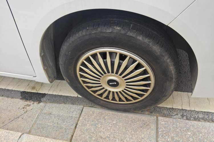 Used BAW Ruisheng Ace M7 2023 1.6L Standard Wheelbase Wealth Creation Model 5 Seats Right Front Wheel Hub