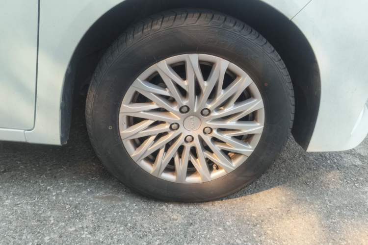 Used BAW Ruisheng Ace M7 2023 2.0L Automatic Long Wheelbase Enjoyment Version 7 Seats Right Front Wheel Hub