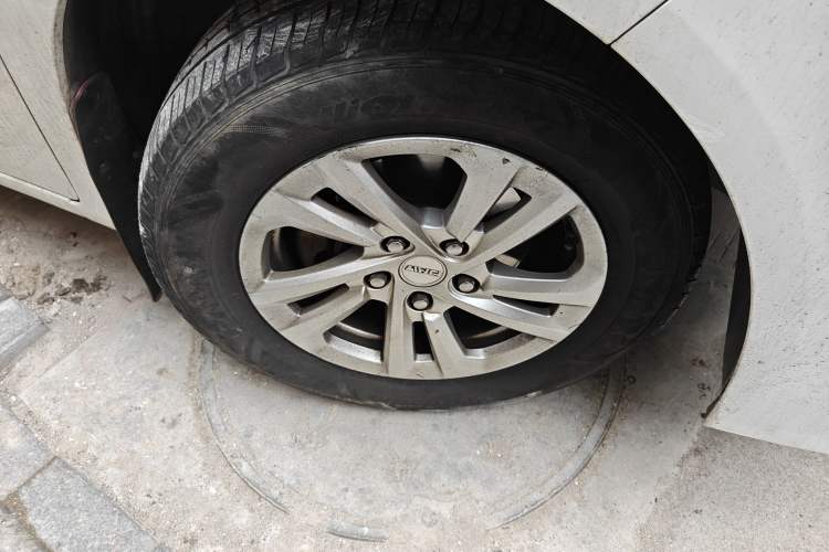Used BAW Ruisheng Ace M7 2023 2.0L Long-wheelbase Business Version 7 Seats Right Front Wheel Hub