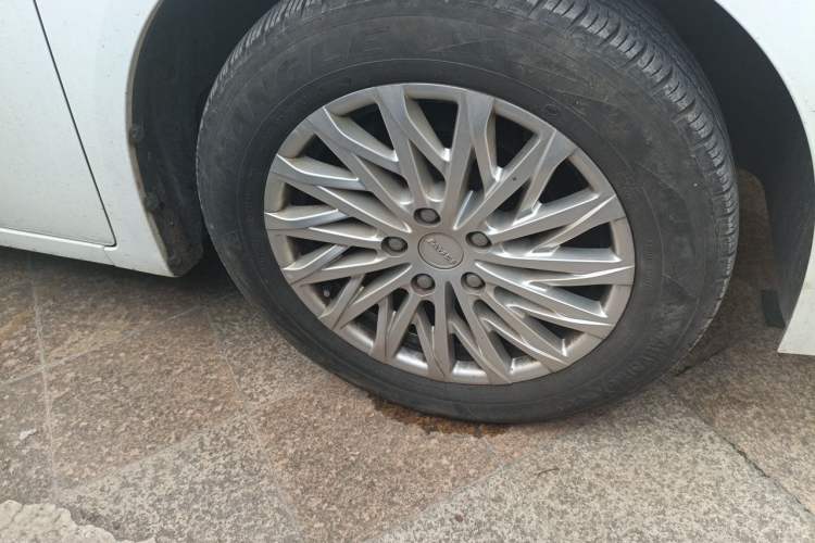 Used BAW Ruisheng Ace M7 2023 2.0L Automatic Long-wheelbase Business Version 7 Seats Right Front Wheel Hub