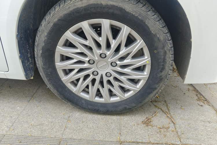Used BAW Ruisheng Ace M7 2023 2.0L Automatic Long Wheelbase Enjoyment Version 7 Seats Right Front Wheel Hub