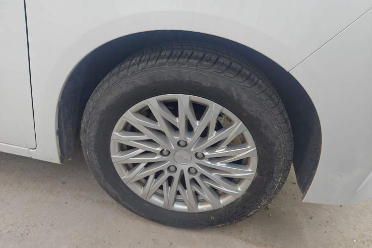 Used BAW Ruisheng Ace M7 2023 2.0L Automatic Long-wheelbase Business Version 7 Seats Right Front Wheel Hub