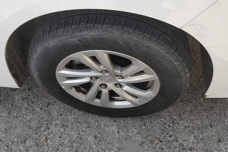Used BAW Ruisheng Ace M7 2023 2.0L Long-wheelbase Business Version 7 Seats Right Front Wheel Hub
