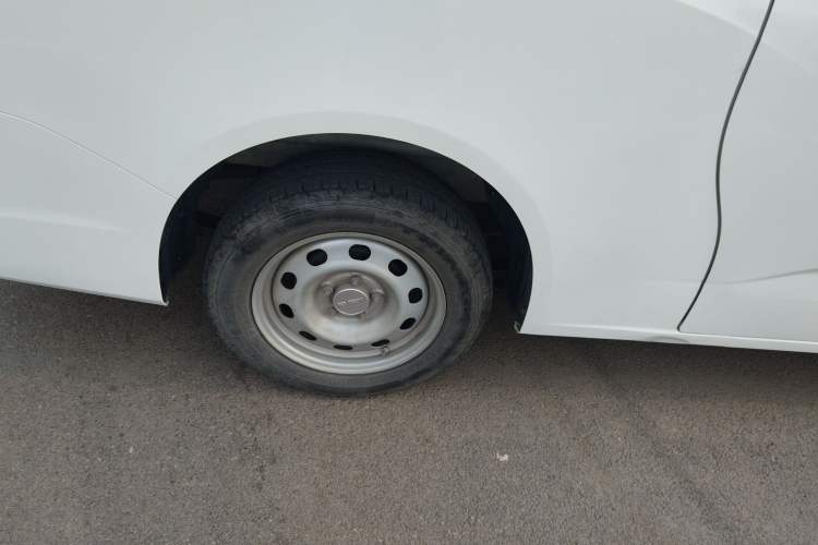 Used BAW Ruisheng Ace M7 2023 2.0L Long Wheelbase Entrepreneur Edition 2 Seats Right Rear Wheel Hub