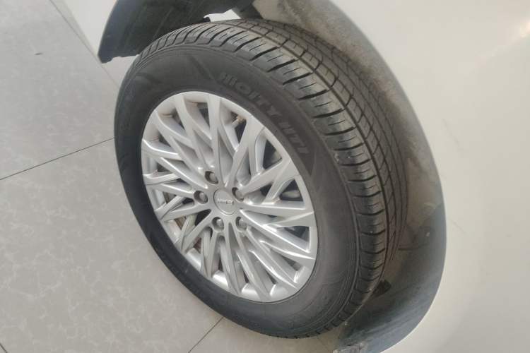 Used BAW Ruisheng Ace M7 2023 2.0L Automatic Long Wheelbase Enjoyment Version 7 Seats Right Rear Wheel Hub