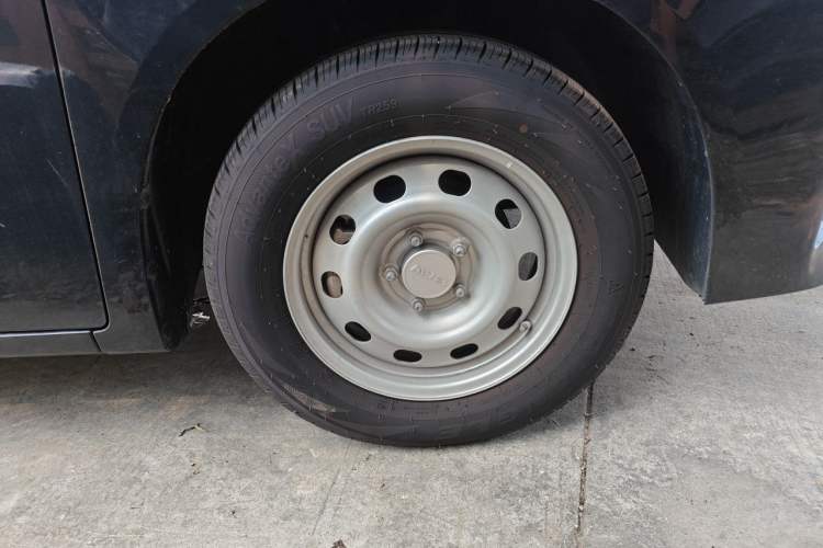 Used BAW Ruisheng Ace M7 2024 1.6L Long Wheelbase Wealth Creation Version 6 Seats Right Front Wheel Hub