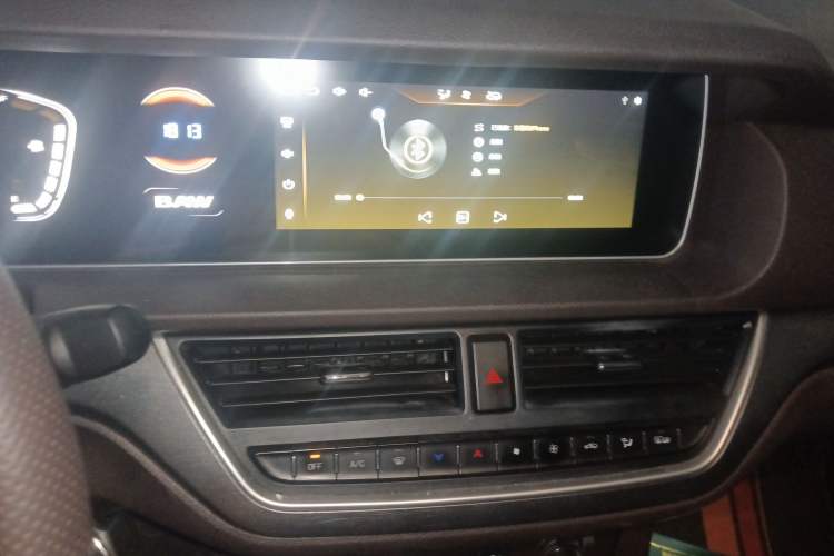 Used BAW Ruisheng Ace M7 2024 2.0L CNG Advanced Commercial Version 9 Seats Audio And AC Panel