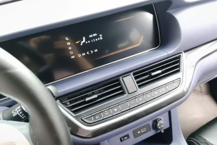 Used BAW Ruisheng Ace M7 2025 1.6L Manual Long Wheelbase Comfort Version 6/7 Seats Audio And AC Panel
