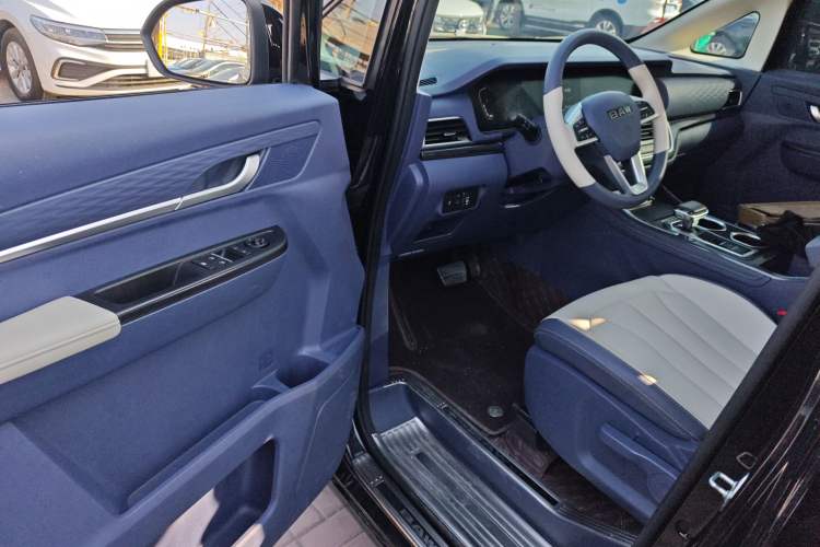 Used BAW Ruisheng Ace M7 2025 2.0L Automatic Long Wheelbase Luxury Version 7 Seats Interior 3