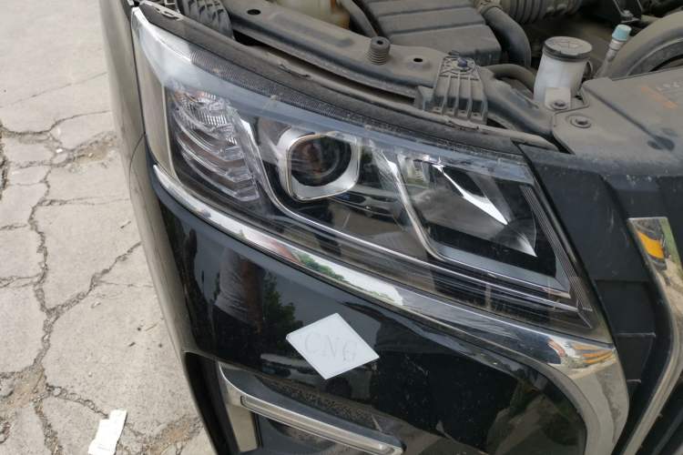 Used BAW Ruisheng Ace M7 2025 2.0L CNG Mid-Range Commercial Luxury Version 9 Seats Right Front Headlight