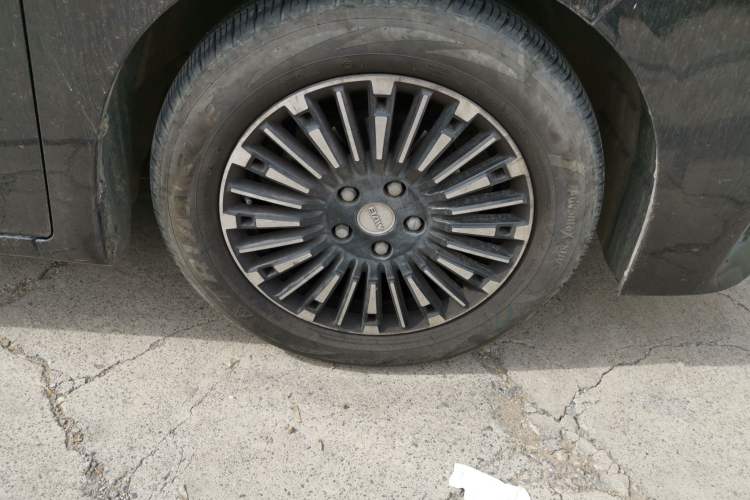 Used BAW Ruisheng Ace M7 2025 2.0L CNG Mid-Range Commercial Luxury Version 9 Seats Right Front Wheel Hub