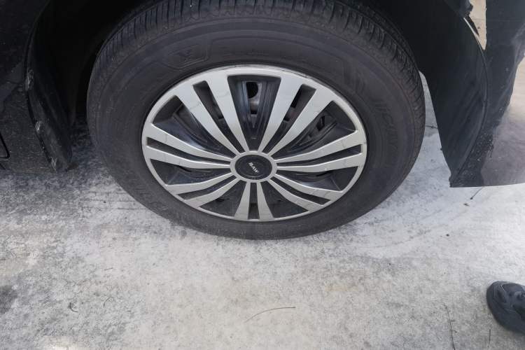 Used BAW Ruisheng Ace M7 2025 1.6L Manual Standard Wheelbase Comfort Version 5 Seats Right Front Wheel Hub