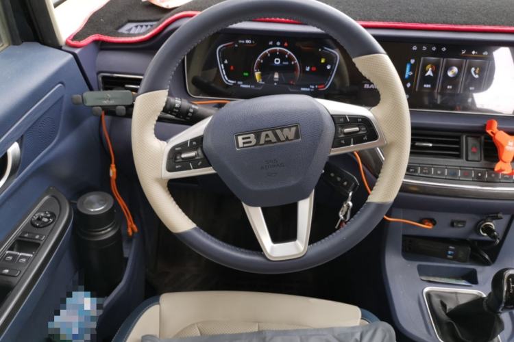 Used BAW Ruisheng Ace M7 2025 2.0L CNG Mid-Range Commercial Luxury Version 9 Seats Steering Wheel