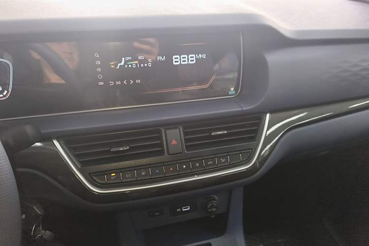 Used BAW Ruisheng Ace M7 2025 1.6L Manual Long Wheelbase Comfort Version 6/7 Seats Audio And AC Panel