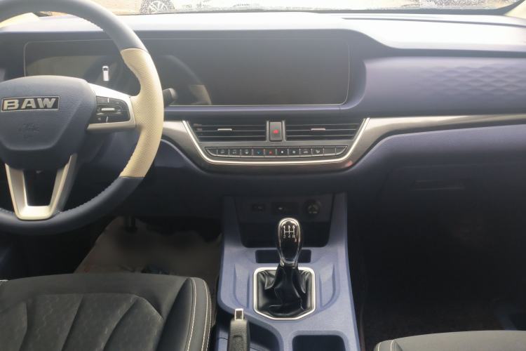 Used BAW Ruisheng Ace M7 2025 1.6L Manual Long Wheelbase Comfort Version 6/7 Seats Audio And AC Panel