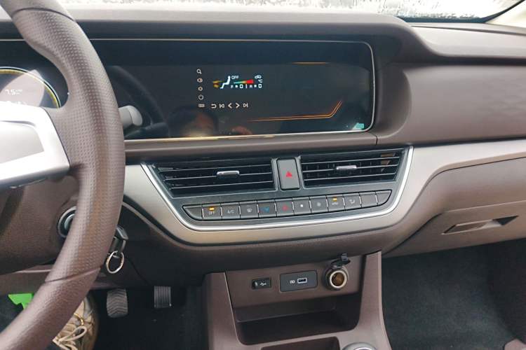 Used BAW Ruisheng Ace M7 2025 1.6L Manual Standard Wheelbase Comfort Version 5 Seats Audio And AC Panel