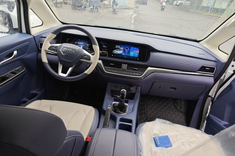Used BAW Ruisheng Ace M7 2025 2.0L Manual Long Wheelbase Luxury Version 9 Seats Center Console