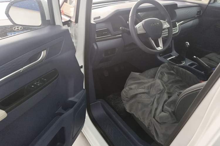 Used BAW Ruisheng Ace M7 2025 1.6L Manual Long Wheelbase Comfort Version 6/7 Seats Interior 3