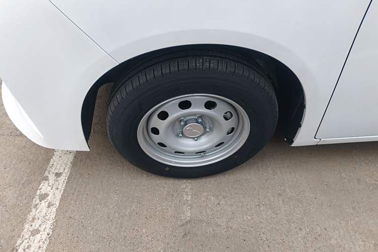 Used BAW Ruisheng Ace M7 2025 1.6L Manual Standard Wheelbase Comfort Version 5 Seats Left Front Wheel Hub