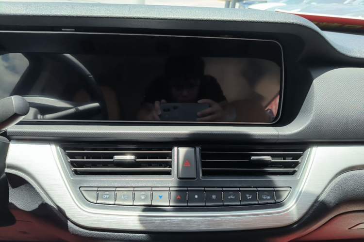Used BAW Ruisheng Ace M7 2026 Model 2.0L Automatic Long-Wheelbase Luxury Version—7 Seats Audio And AC Panel