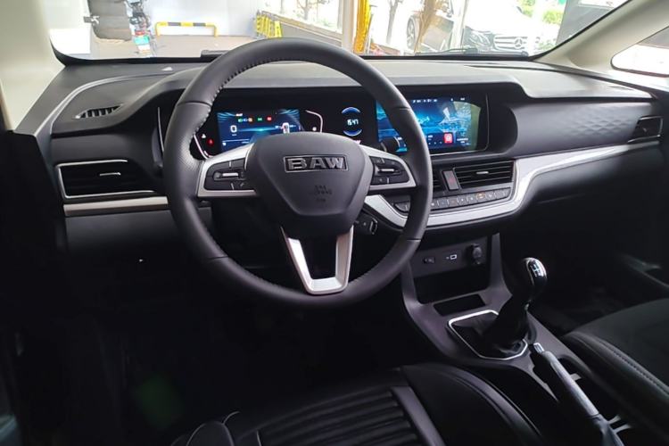 Used BAW Ruisheng Ace M7 2026 Model 1.6L Manual Standard Wheelbase Comfort 5-seater Center Console