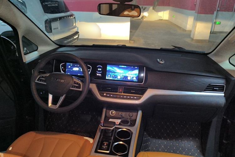 Used BAW Ruisheng Ace M7 2026 Model 2.0L Automatic Long-Wheelbase Luxury Version—9 Seats Center Console
