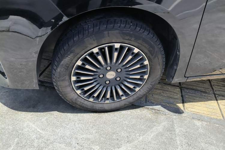 Used BAW Ruisheng Ace M7 2026 Model 2.0L Automatic Long-Wheelbase Luxury Version—7 Seats Left Front Wheel Hub