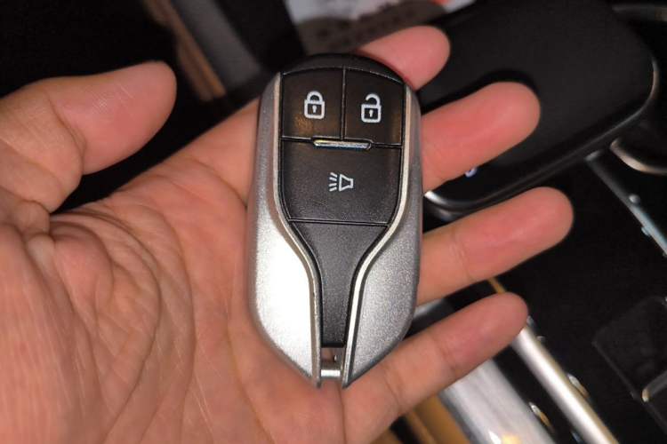 Used BAW Ruisheng Ace M7 2026 Model 2.0L Automatic Long-Wheelbase Luxury Version—9 Seats Vehicle Key