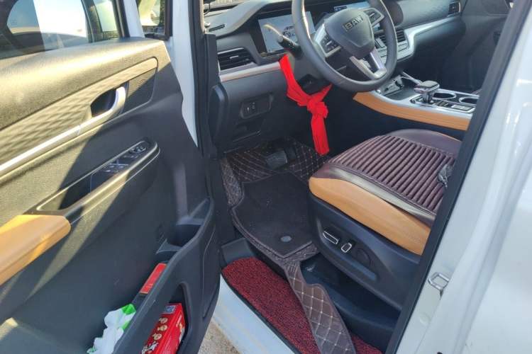 Used BAW Ruisheng Ace M7 2026 Model 2.0L Automatic Long-Wheelbase Mid-Range Commercial—9 Seats Driver Seat