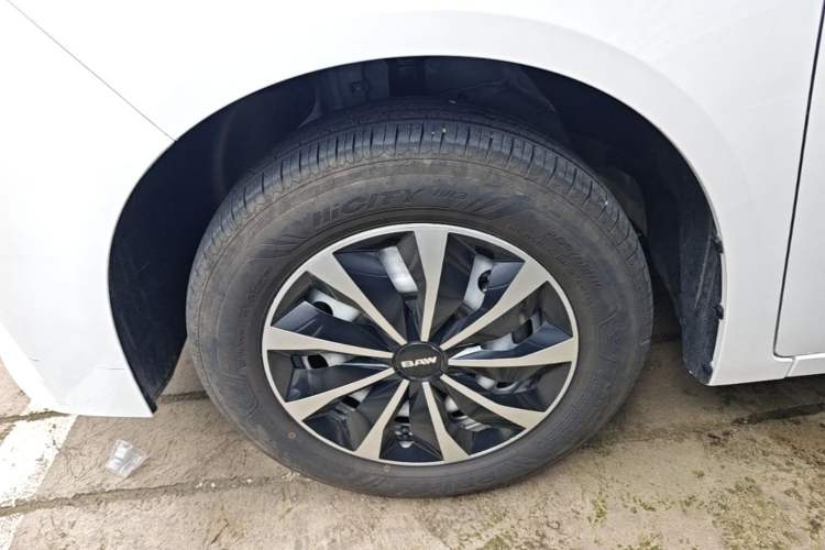 Used BAW Ruisheng Ace M7 2026 Model 1.6L Manual Standard Wheelbase Comfort 5-seater Left Front Wheel Hub