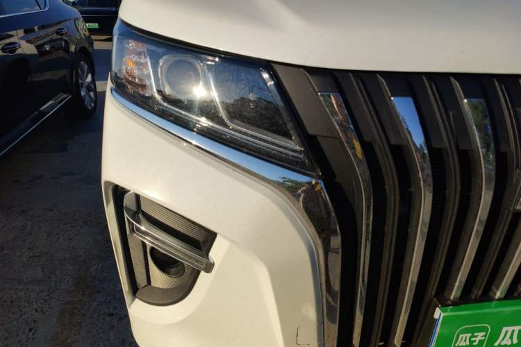 Used BAW Ruisheng Ace M7 2026 Model 2.0L Automatic Long-Wheelbase Mid-Range Commercial—9 Seats Right Front Headlight