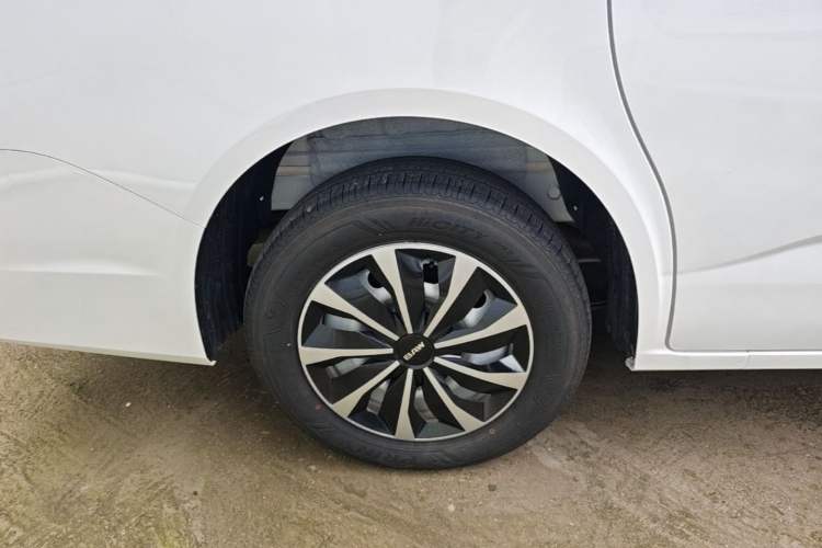 Used BAW Ruisheng Ace M7 2026 Model 1.6L Manual Standard Wheelbase Comfort 5-seater Right Rear Wheel Hub