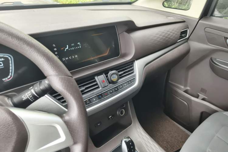 Used BAW Ruisheng Ace M7 New Energy 2023 Long Wheelbase · Enjoyment Edition Guoxuan 7-seater 65kWh Audio And AC Panel