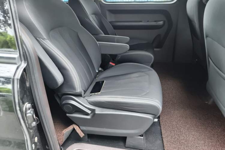 Used BAW Ruisheng Ace M7 New Energy 2023 Long Wheelbase · Enjoyment Edition Guoxuan 7-seater 65kWh Left Rear Seat