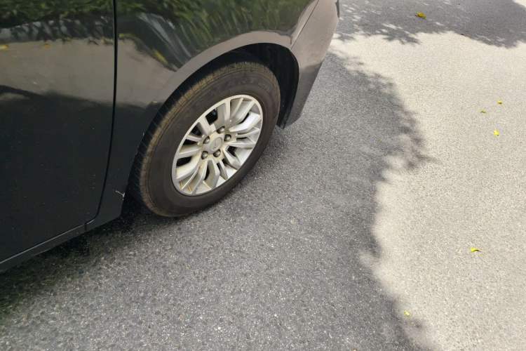 Used BAW Ruisheng Ace M7 New Energy 2023 Long Wheelbase · Enjoyment Edition Guoxuan 7-seater 65kWh Right Front Wheel Hub