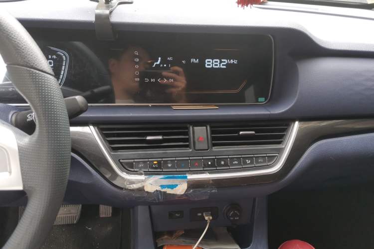 Used BAW Ruisheng Ace M7 New Energy 2025 270KM Entrepreneur Edition 7 Seats Audio And AC Panel