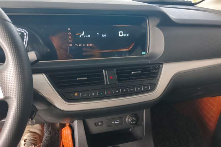 Used BAW Ruisheng Ace M7 New Energy 2025 365KM Entrepreneur Edition 7-seater Audio And AC Panel
