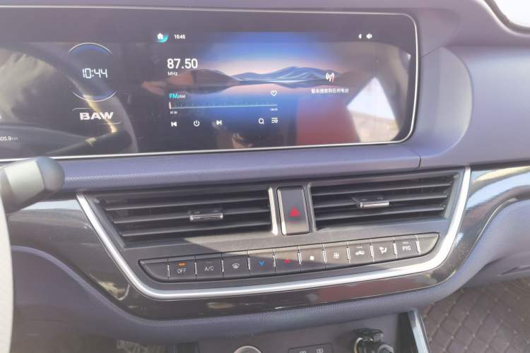 Used BAW Ruisheng Ace M7 New Energy 2025 505KM Prestige Version 7 Seats Audio And AC Panel