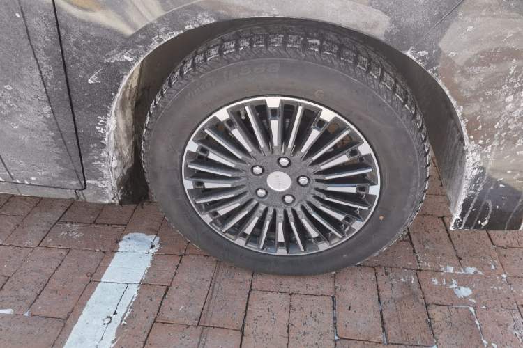 Used BAW Ruisheng Ace M7 New Energy 2025 505KM Prestige Version 7 Seats Right Front Wheel Hub