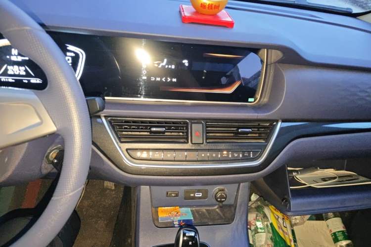 Used BAW Ruisheng Ace M7 New Energy 2025 365KM Entrepreneur Edition 7-seater Audio And AC Panel