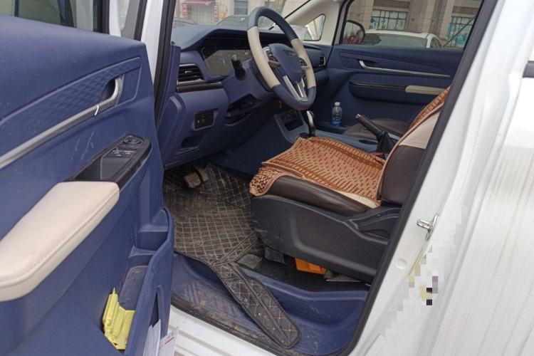 Used BAW Ruisheng Ace M7 New Energy 2025 320KM Luxury Mid-Range Commercial 9-Seater Interior 3