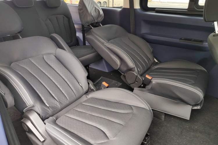 Used BAW Ruisheng Ace M7 New Energy 2025 320KM Luxury Version 7 Seats Left Rear Seat