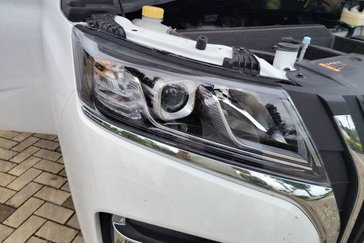 Used BAW Ruisheng Ace M7 New Energy 2025 320KM Luxury Version 7 Seats Right Front Headlight