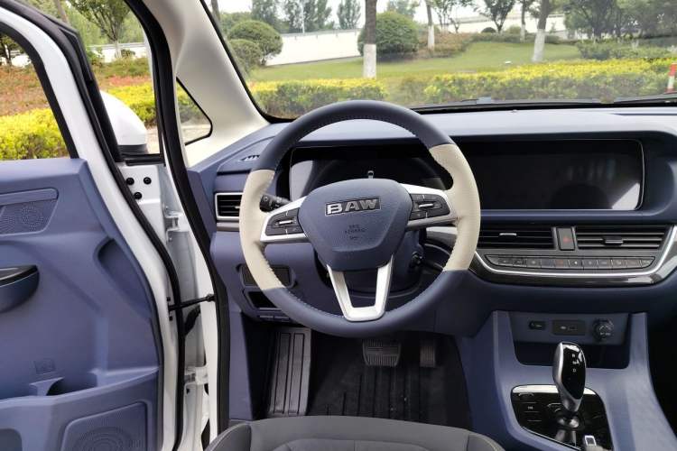 Used BAW Ruisheng Ace M7 New Energy 2025 320KM Luxury Version 7 Seats Steering Wheel