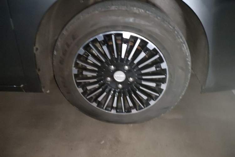Used BAW RuiSheng M8  Right Front Wheel Hub