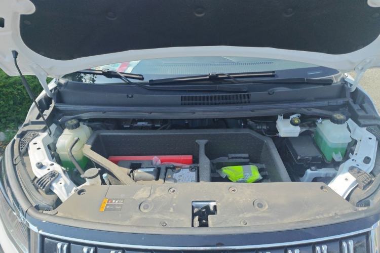 Used BAW RuiSheng M8 2026 Model, All-Electric Version, 560 Deluxe, 7-seater Engine Bay