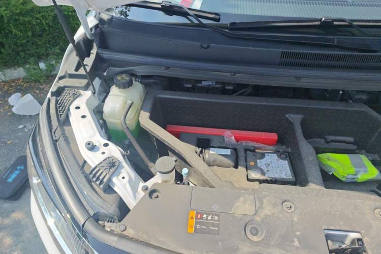 Used BAW RuiSheng M8 2026 Model, All-Electric Version, 560 Deluxe, 7-seater Engine Bay Right