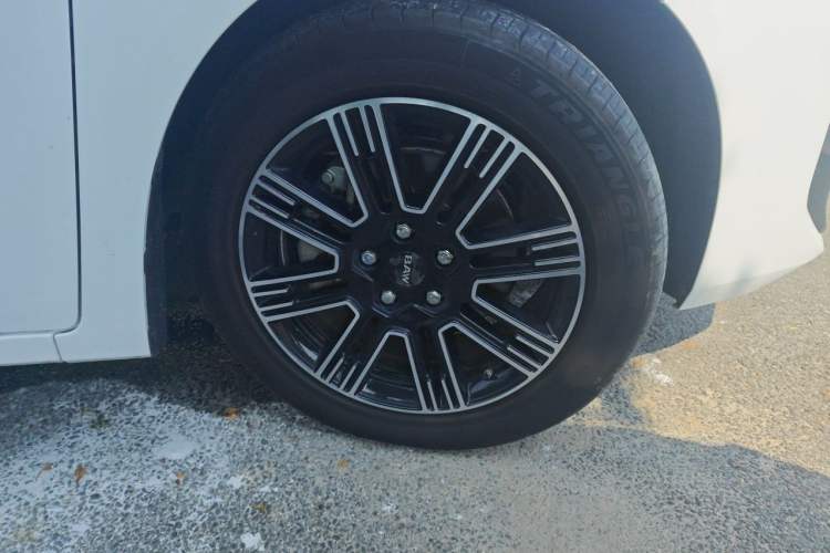 Used BAW RuiSheng M8 2026 Model, All-Electric Version, 560 Deluxe, 7-seater Right Front Wheel Hub