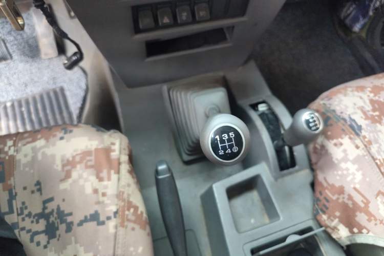 Used BAW Warrior 2008 3.0T five-door four-wheel-drive diesel version Gear Lever