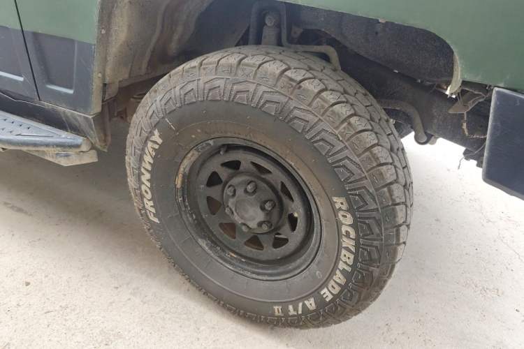 Used BAW Warrior 2008 3.0T five-door four-wheel-drive diesel version Right Front Wheel Hub